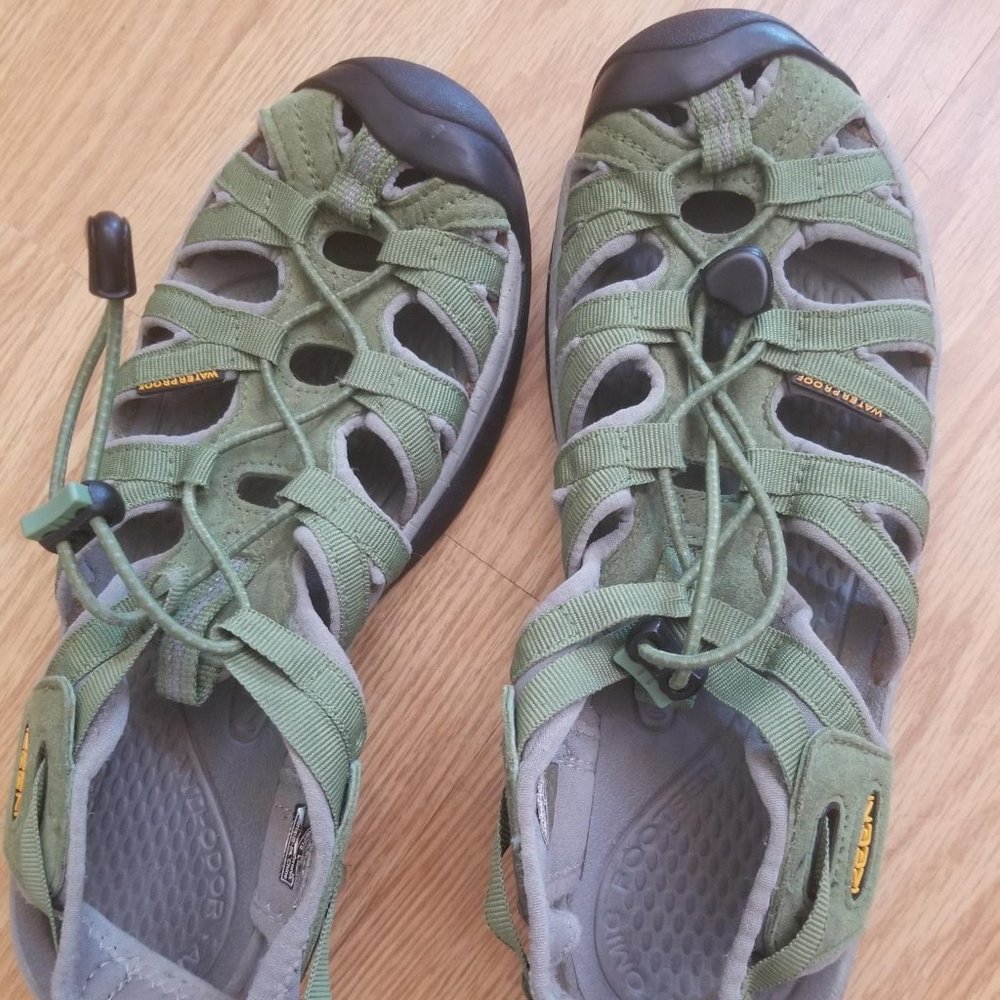 Green size 8 women's Keen water/hike shoe